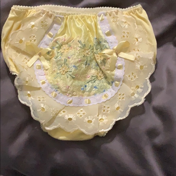 NEW Decorative diaper cover-up - Picture 4 of 4